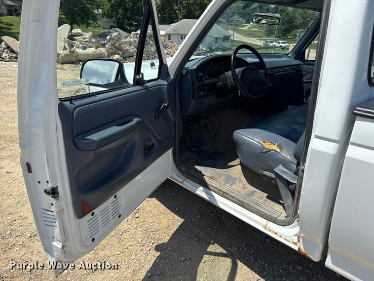 image for item FB5805 1993 Ford F150 pickup truck