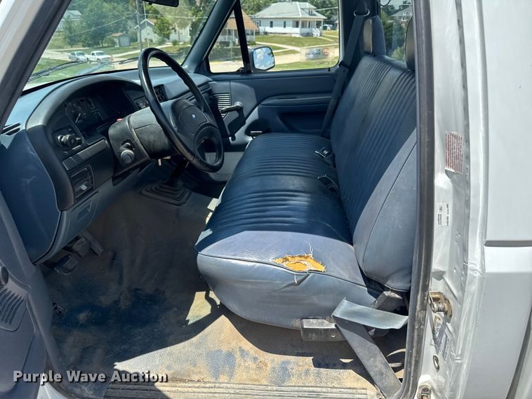 image for item FB5805 1993 Ford F150 pickup truck