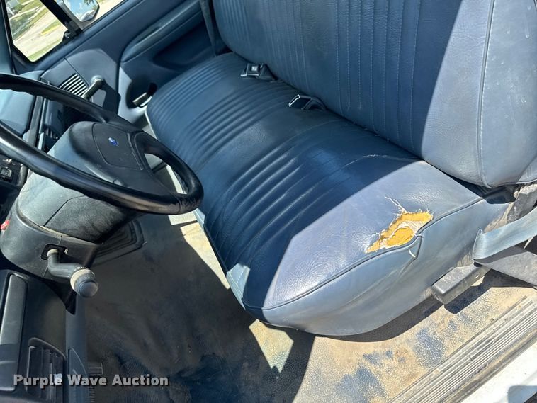 image for item FB5805 1993 Ford F150 pickup truck