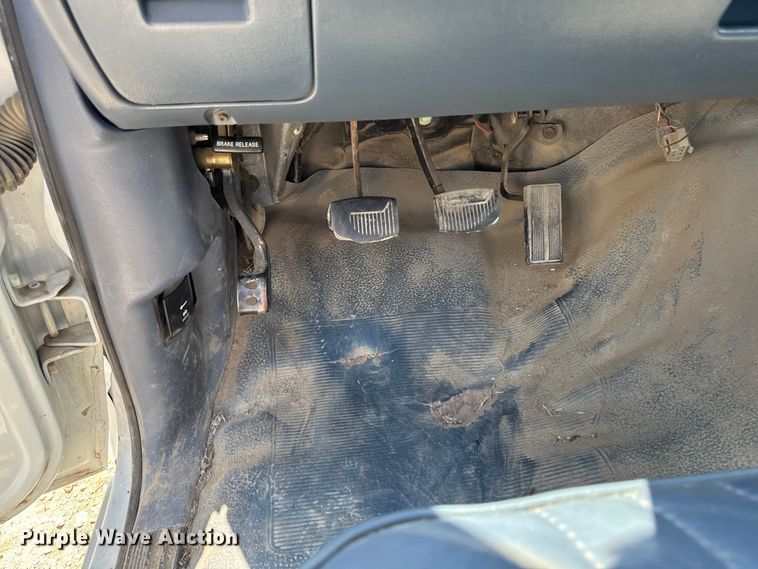 image for item FB5805 1993 Ford F150 pickup truck