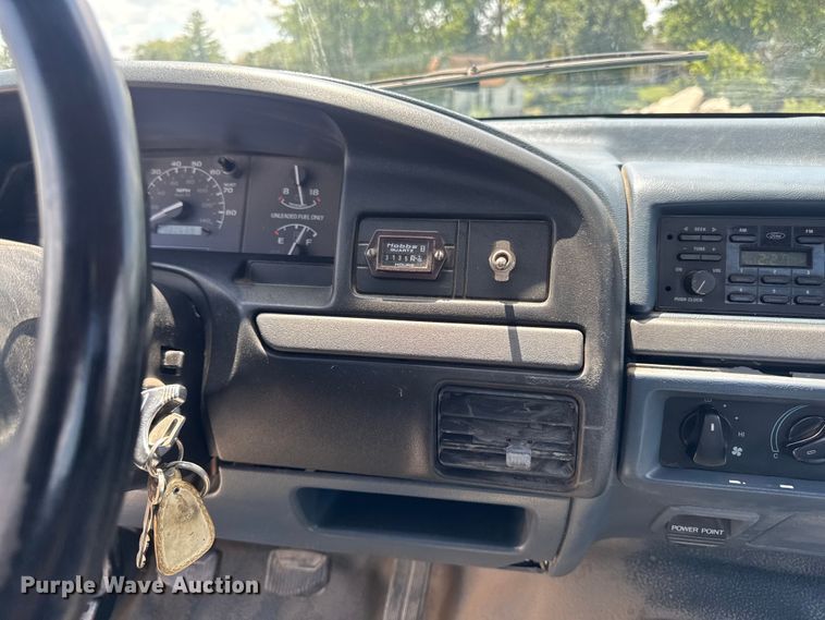 image for item FB5805 1993 Ford F150 pickup truck