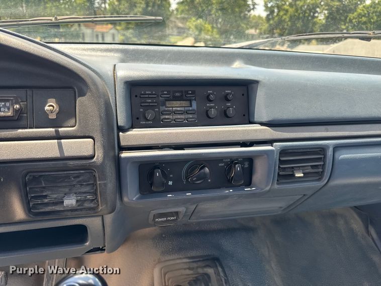 image for item FB5805 1993 Ford F150 pickup truck