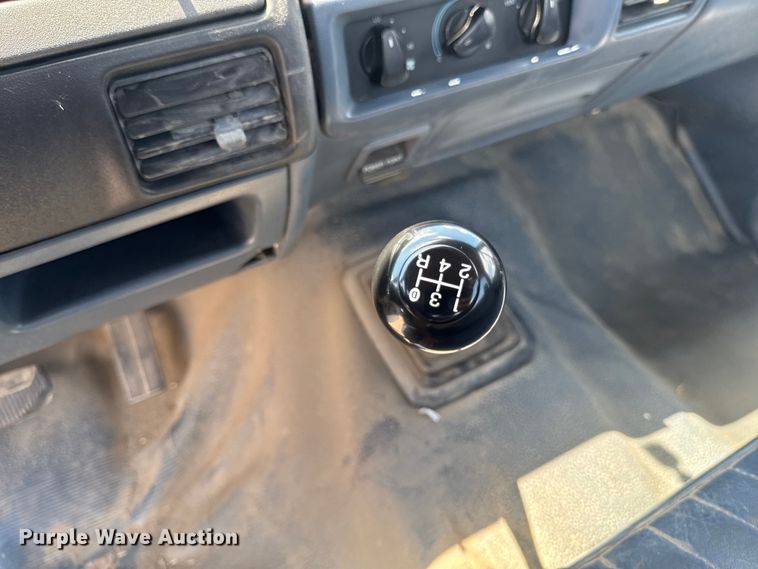image for item FB5805 1993 Ford F150 pickup truck