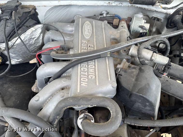 image for item FB5805 1993 Ford F150 pickup truck