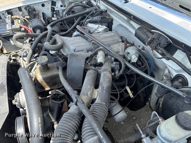 image for item FB5805 1993 Ford F150 pickup truck