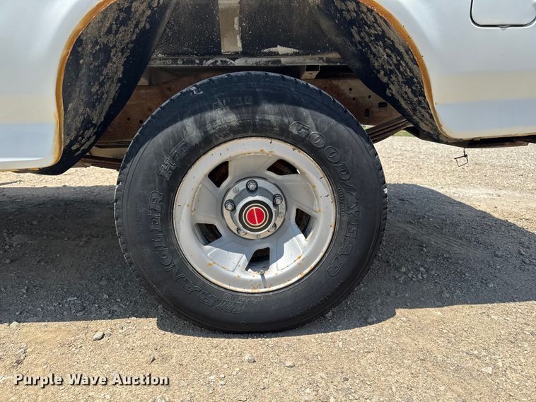 image for item FB5805 1993 Ford F150 pickup truck