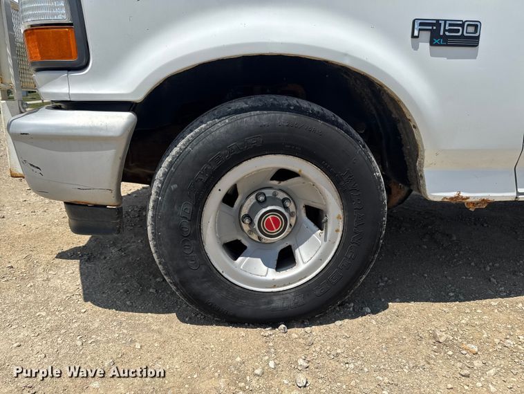 image for item FB5805 1993 Ford F150 pickup truck
