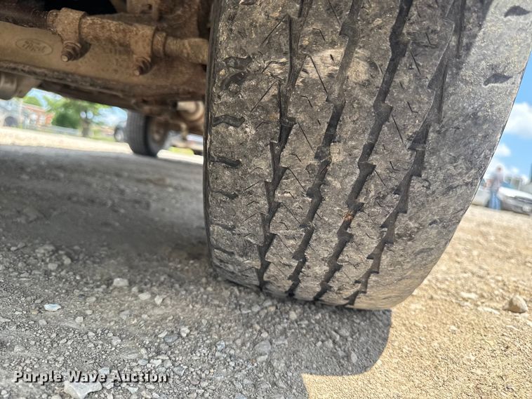 image for item FB5805 1993 Ford F150 pickup truck
