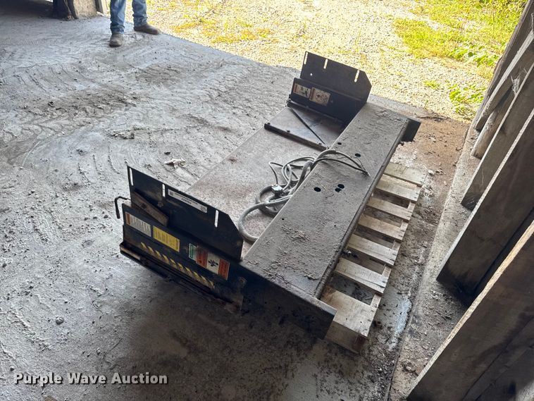 image for item FB5822 Eagle Lift 38Y 