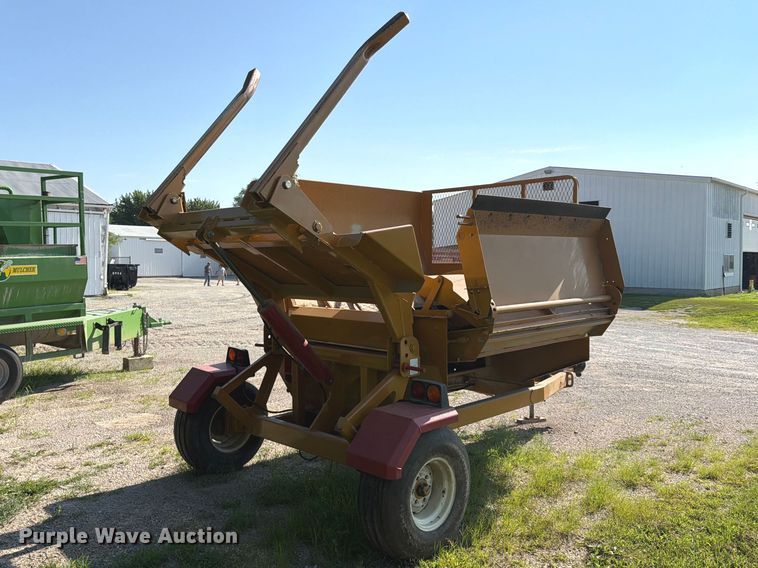 image for item FB5823 DuraTech HayBuster 2650 bale processor