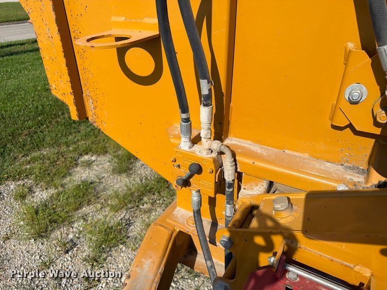 image for item FB5823 DuraTech HayBuster 2650 bale processor