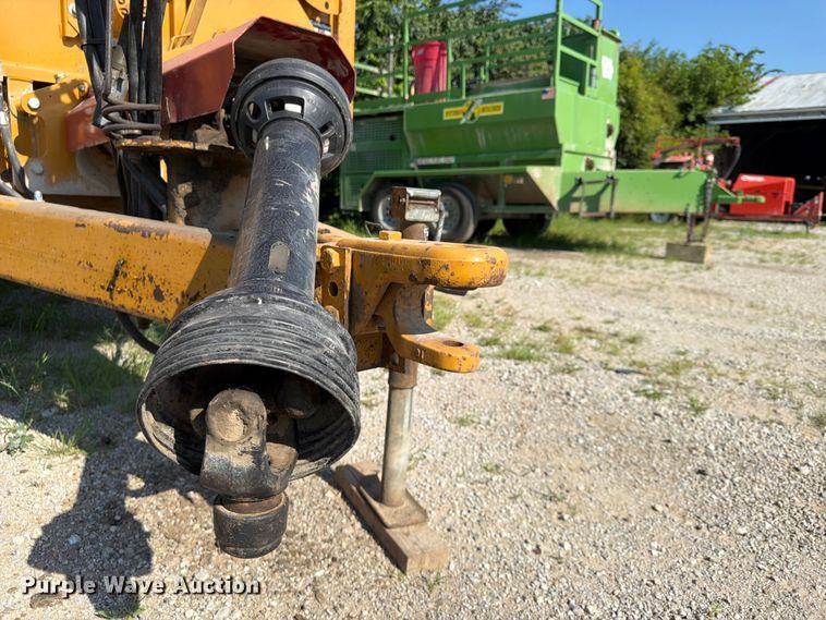 image for item FB5823 DuraTech HayBuster 2650 bale processor