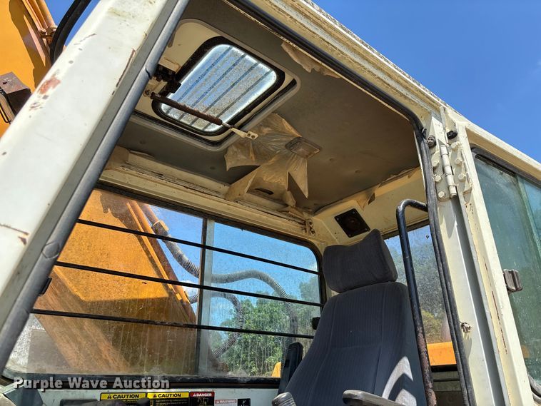 image for item FC1887 1995 Hyundai Robex 200LC excavator