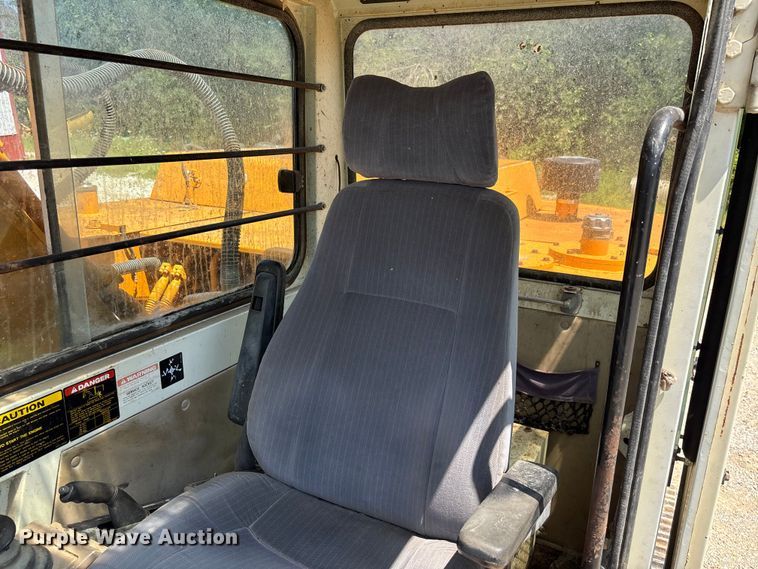 image for item FC1887 1995 Hyundai Robex 200LC excavator