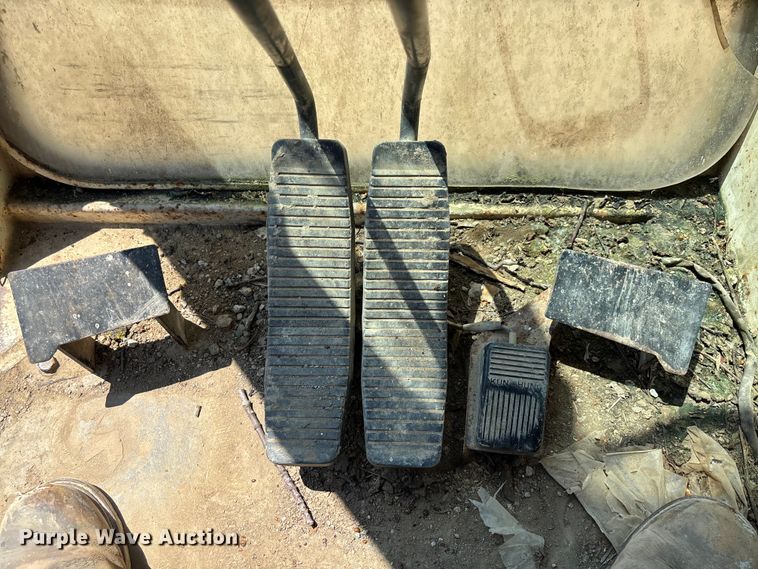 image for item FC1887 1995 Hyundai Robex 200LC excavator