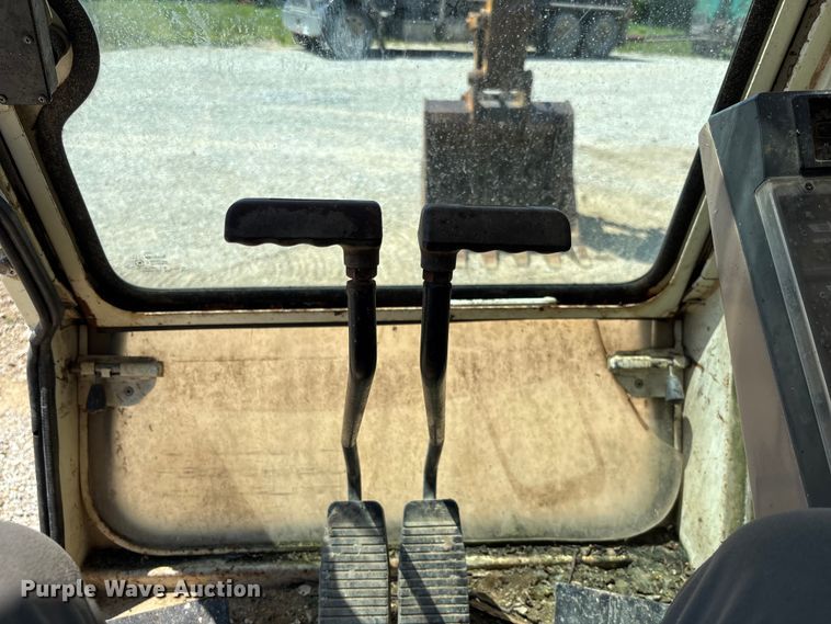 image for item FC1887 1995 Hyundai Robex 200LC excavator