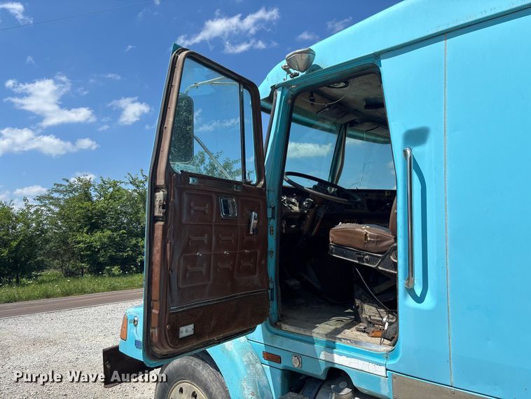 image for item FC1888 1989 White GMC WIA semi truck