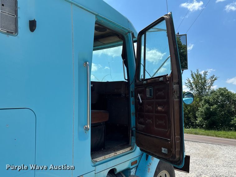 image for item FC1888 1989 White GMC WIA semi truck