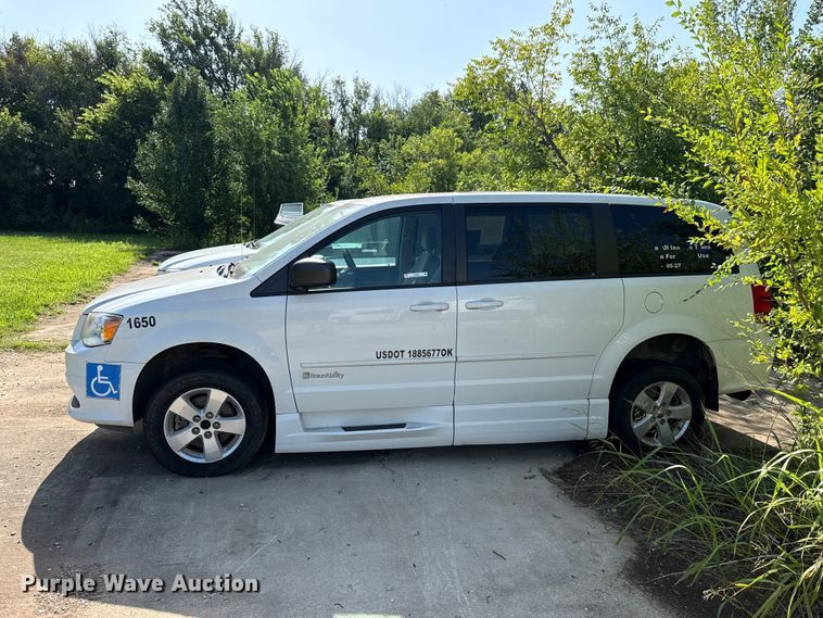 image for item FC4025 2016 Dodge Grand Caravan handicap accessible van
