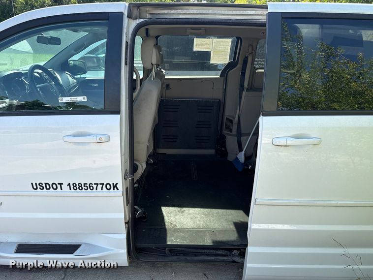 image for item FC4025 2016 Dodge Grand Caravan handicap accessible van