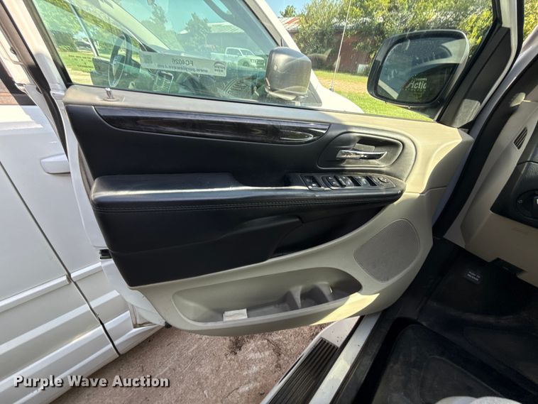 image for item FC4026 2019 Dodge Grand Caravan handicap accessible van