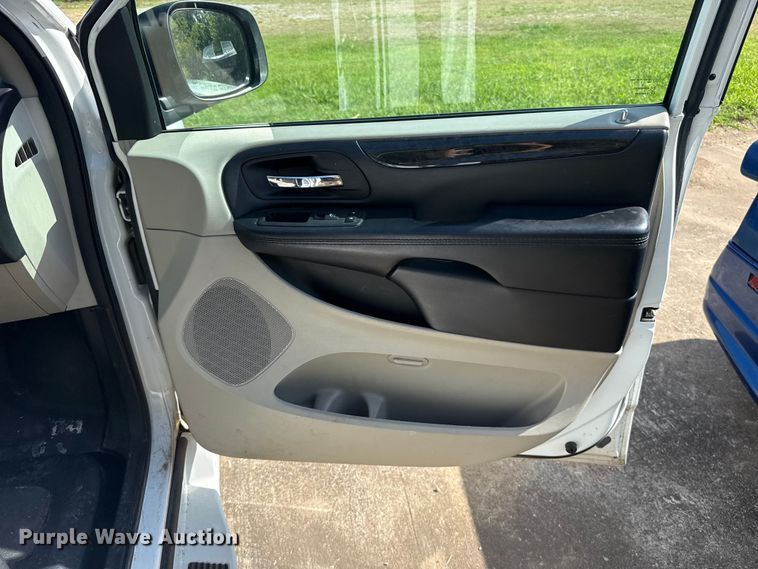 image for item FC4026 2019 Dodge Grand Caravan handicap accessible van