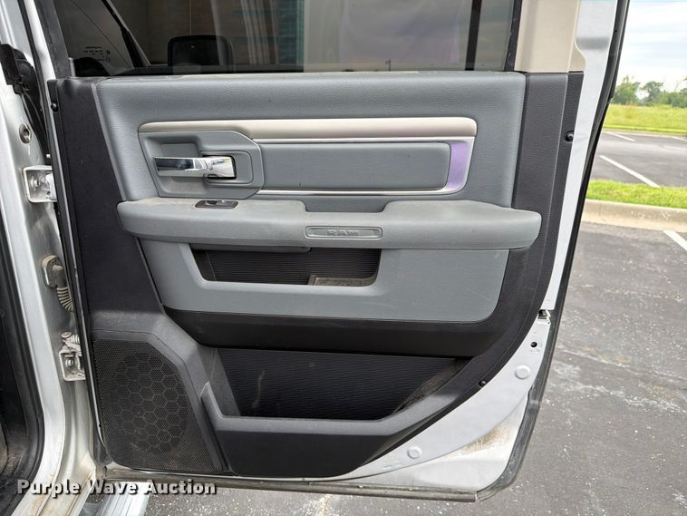 image for item FH6249 2016 RAM 1500 Big Horn Crew Cab pickup truck