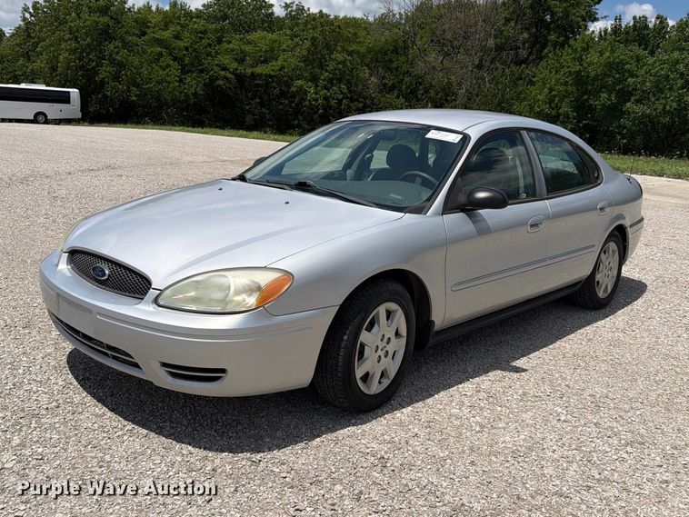 2005 Ford Taurus SE