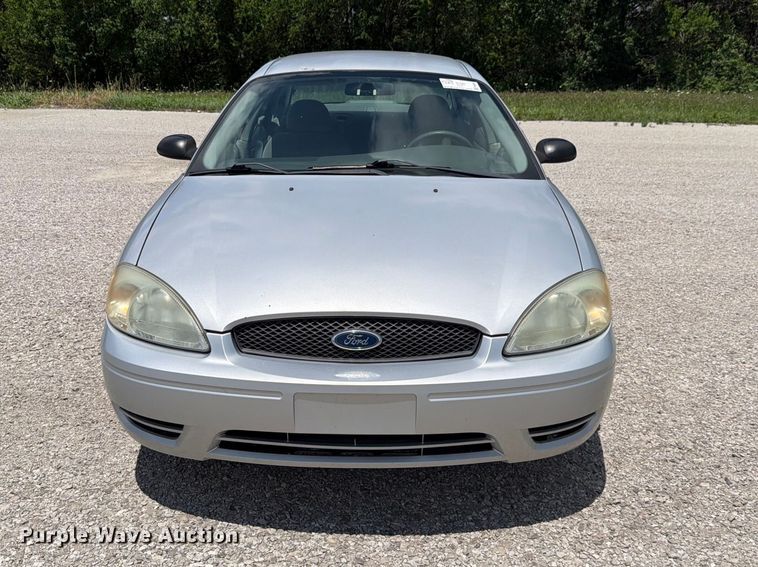 image for item FH6265 2005 Ford Taurus SE 