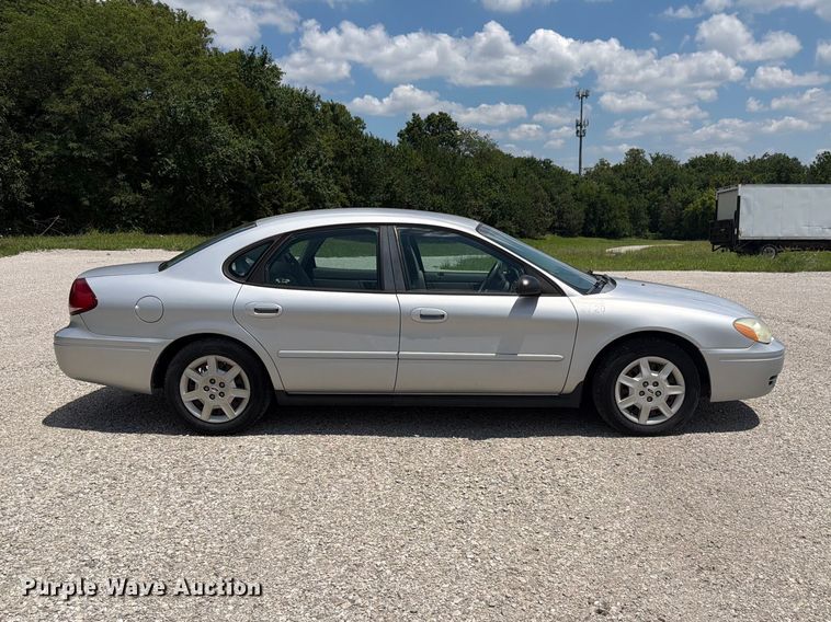 image for item FH6265 2005 Ford Taurus SE 