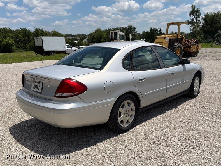 image for item FH6265 2005 Ford Taurus SE 