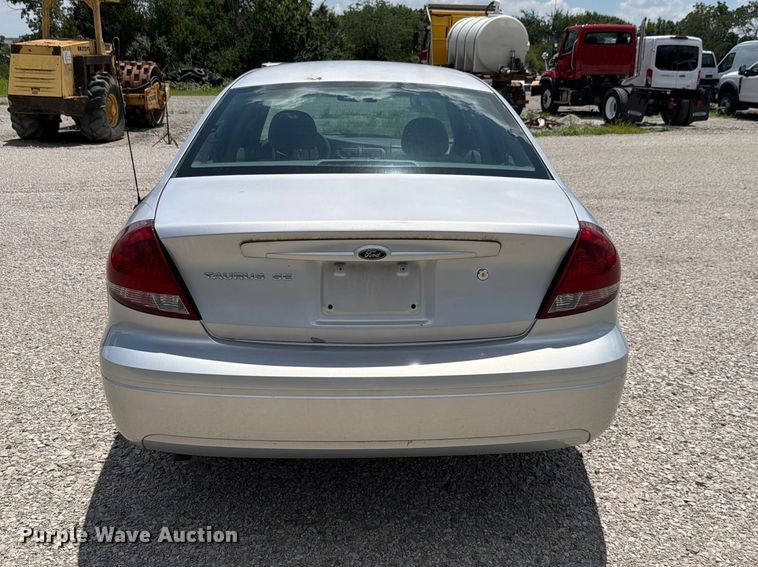 image for item FH6265 2005 Ford Taurus SE 