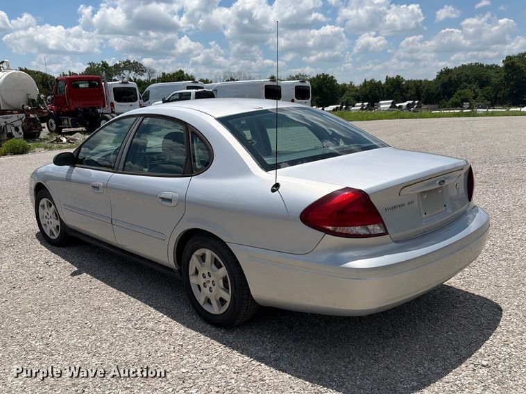 image for item FH6265 2005 Ford Taurus SE 
