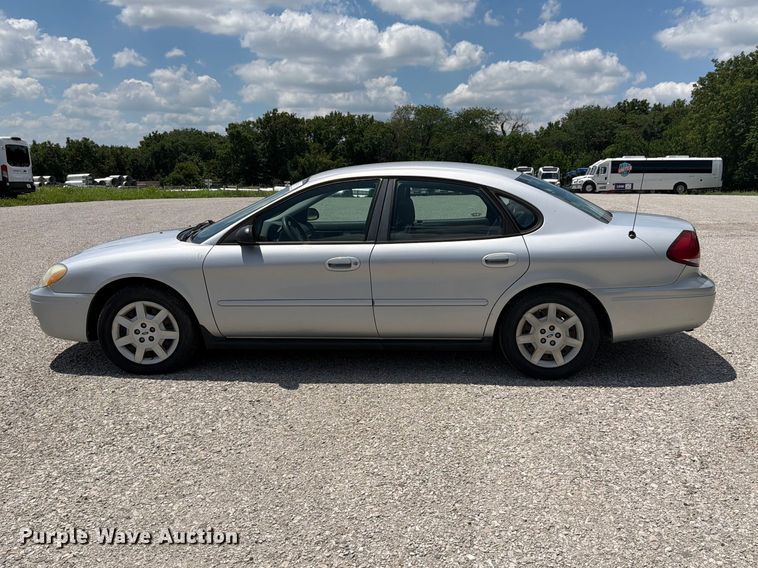 image for item FH6265 2005 Ford Taurus SE 