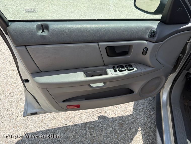 image for item FH6265 2005 Ford Taurus SE 