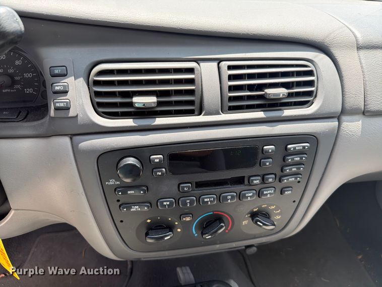 image for item FH6265 2005 Ford Taurus SE 