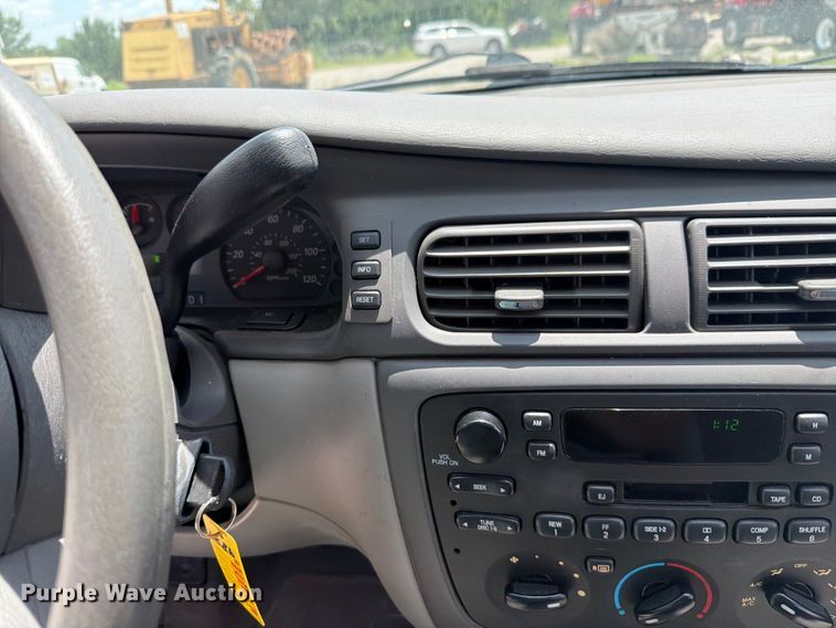 image for item FH6265 2005 Ford Taurus SE 