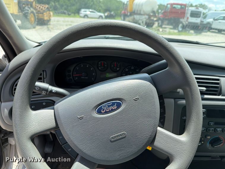 image for item FH6265 2005 Ford Taurus SE 