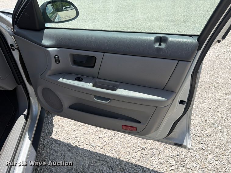 image for item FH6265 2005 Ford Taurus SE 