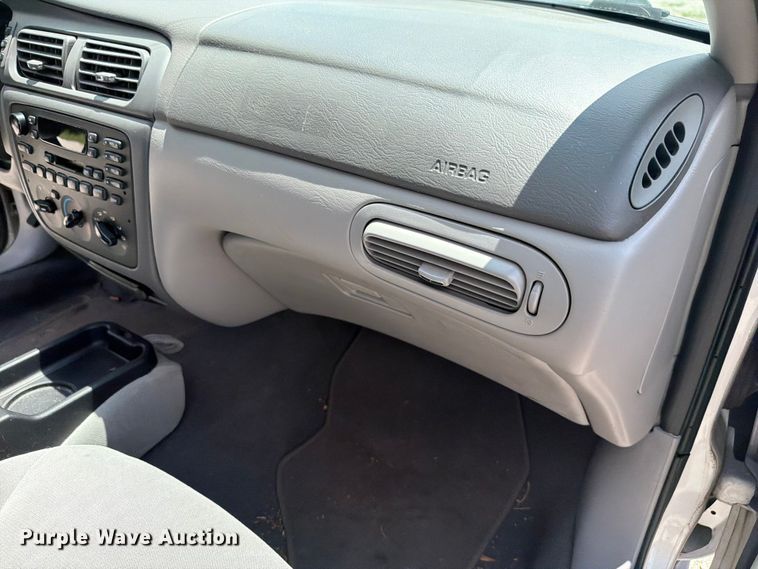 image for item FH6265 2005 Ford Taurus SE 