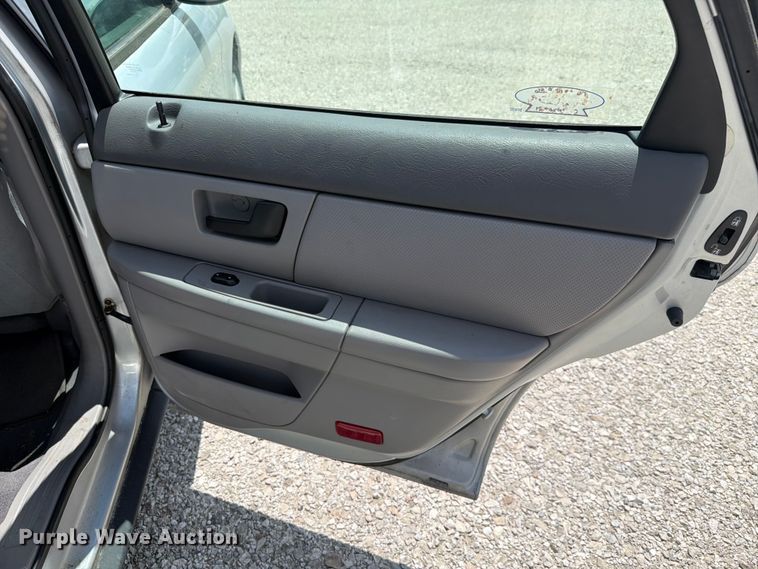 image for item FH6265 2005 Ford Taurus SE 