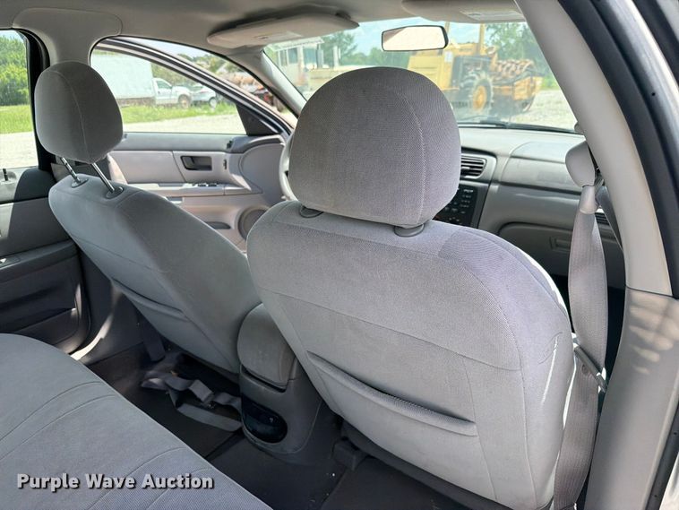 image for item FH6265 2005 Ford Taurus SE 