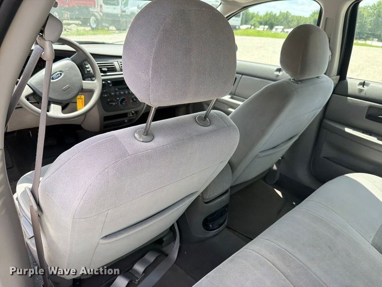 image for item FH6265 2005 Ford Taurus SE 