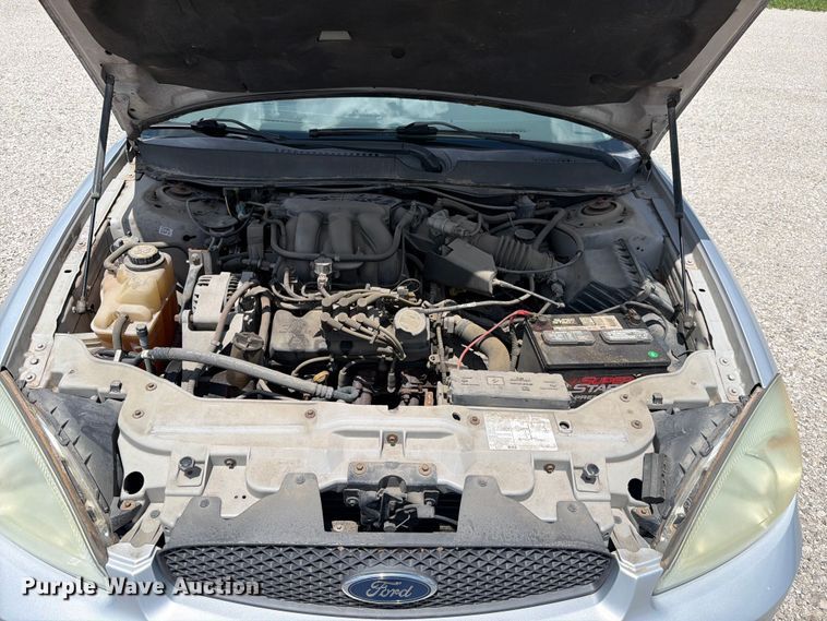 image for item FH6265 2005 Ford Taurus SE 