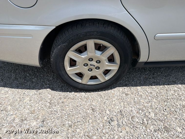 image for item FH6265 2005 Ford Taurus SE 
