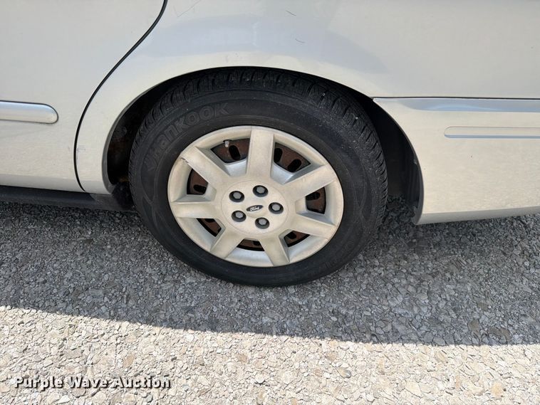 image for item FH6265 2005 Ford Taurus SE 