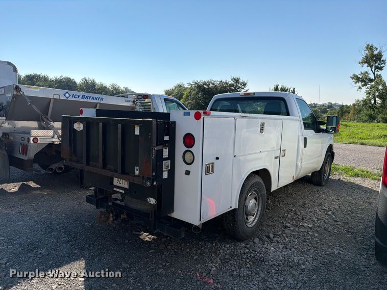image for item FH6272 2015 Ford F250 Super Duty XL utility bed pickup truck