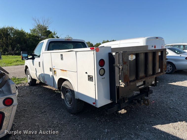 image for item FH6272 2015 Ford F250 Super Duty XL utility bed pickup truck