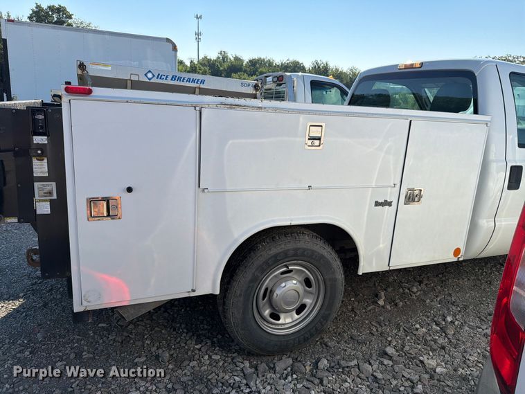 image for item FH6272 2015 Ford F250 Super Duty XL utility bed pickup truck