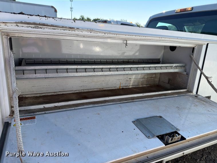 image for item FH6272 2015 Ford F250 Super Duty XL utility bed pickup truck